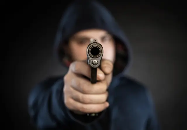 Der 41-jährige Türke aus dem Bezirk Grieskirchen soll in Wels ein Wettlokal überfallen haben, zudem werden ihm Betrug und Untreue vorgeworfen. (Symbolbild) | Foto: Smarterpix/denisismagilov