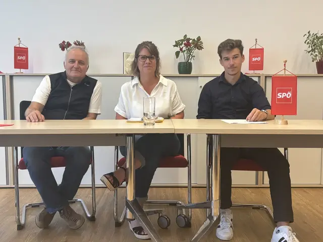 Wolfgang Grabner-Sittenthaler, Martina Schäfer und Tino Huber bei der Pressekonferenz zum Gemeindepaket: Sie fordern mehr finanzielle Spielräume für Braunau. | Foto: MeinBezirk/Anja Kern