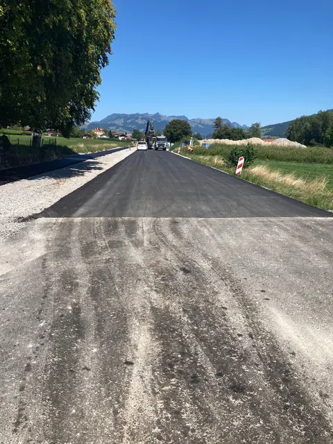 Die umfangreichen Arbeiten zur Neugestaltung der Ortsdurchfahrt von Kiefersfelden kommen weiter sehr gut voran.  | Foto: Staatliches Bauamt Rosenheim