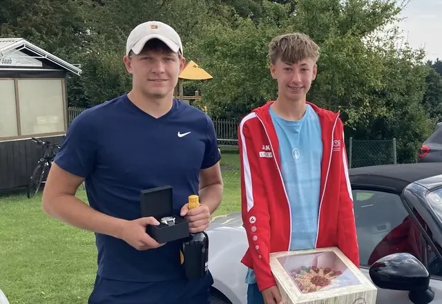 Im Vorjahr gewann Noah Brunhofer (rechts) im Finale gegen Simon Kessler. | Foto: Tennisclub Allerheiligen