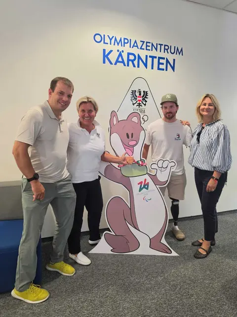 ÖPC-Generalsekretärin Petra Huber mit Para-Athlet Thomas Grohar, Maskottchen Milo, Christiane Loinig-Velik vom OZ-Kärnten und Markus Salcher. | Foto: Olympiazentrum Kärnten