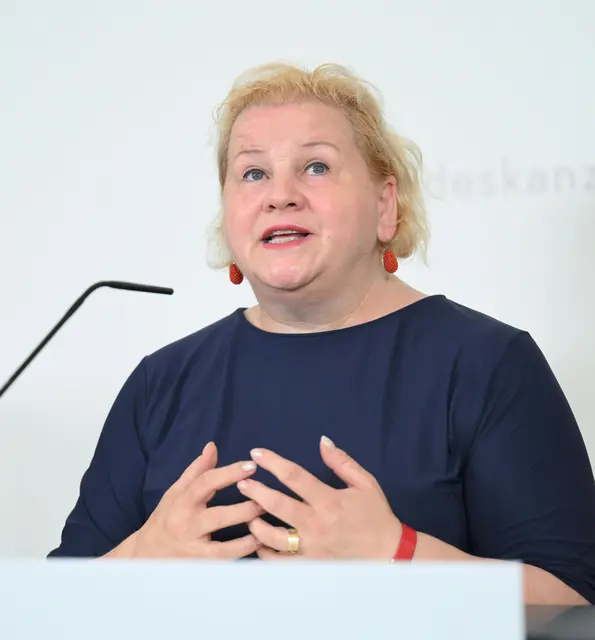 Gesundheitsministerin Korinna Schumann (SPÖ) räumt Mängel ein. | Foto: APA-Images / APA / HELMUT FOHRINGER