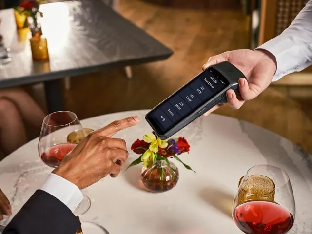 In der Wiener Gastronomie haben Gäste immer öfter die Möglichkeit, das Trinkgeld für die Kellner per Kartenterminal zu geben. (Symbolfoto) | Foto: www.pexels.com