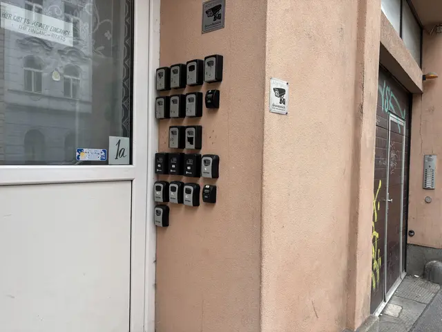 Schlüsselboxen verschönern das Stadtbild nicht. An gewissen Stellen dürfen sie dennoch angebracht werden. (Symbolbild) | Foto: Nathanael Peterlini/MeinBezirk