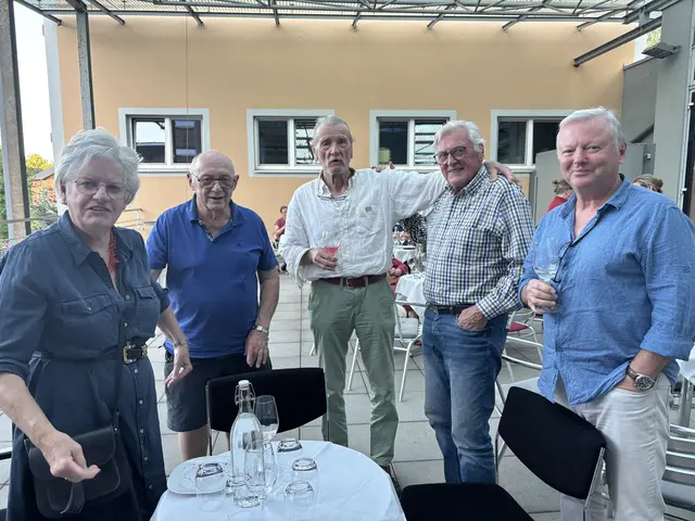 Eine Abordung aus Arnfels mit Arnfels-Vizebürgermeister Robert Hirsch (r,) bei einer Führung mit Gerald Brettschuh | Foto: MeinBezirk/W. Fischer