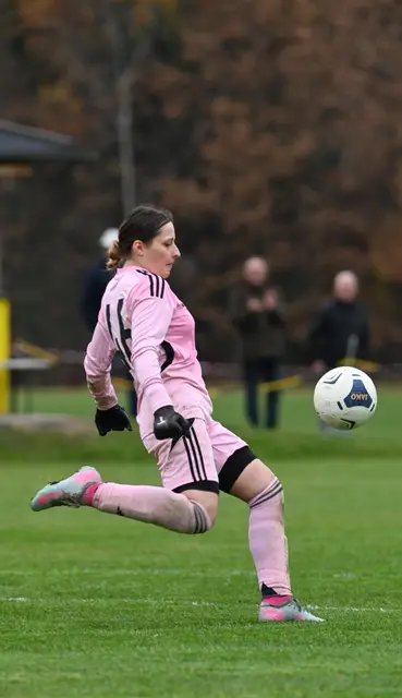 Auf dem Platz wird um jeden Ball gekämpft. | Foto: SV Arnoldstein/ATUS Nötsch
