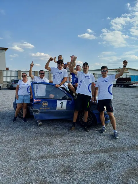 Ein Teil des Sieger Teams  | Foto: Blue Eyes Racing
