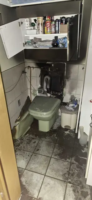 Von dieser WC-Anlage in einer Leobener Wohnung dürfte der Brand ausgegangen sein. | Foto: Freiwillige Feuerwehr Leoben-Göss