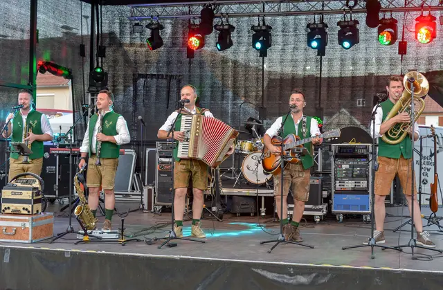 Beim Oberkrainerabend auf der Loretowiese sorgte "Oberkrainer Power" aus Eibiswald am siebten Gackern-Tag für musikalische Unterhaltung und eine volle Tanzfläche. | Foto: Gerhard Pulsinger