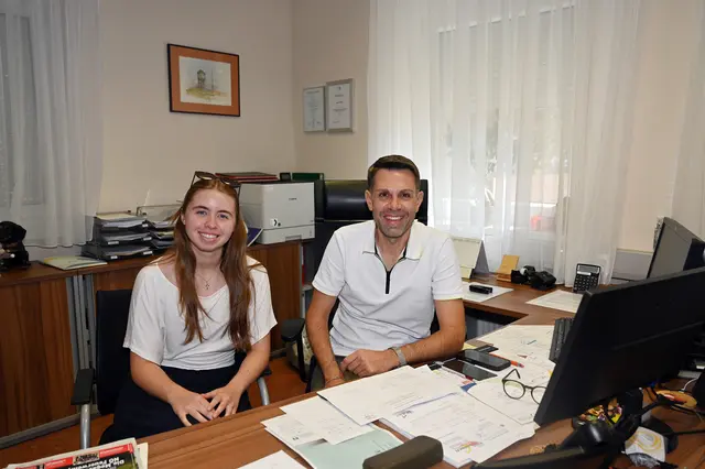 Sarah Kogler mit Bürgermeister René Klimes in Blumau-Neurißhof. | Foto: privat