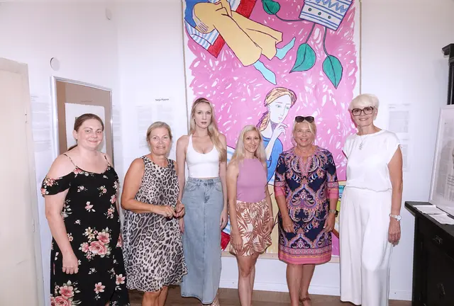 Mitglied des Kulturausschusses der Gemeinde Persenbeug Tamara Leeb, Staatssekretärin Christa Kranzl, Künstlerin Anastasia Schipanova, Künstlerin Tanja Playner, Künstlerin Nada Kelemen, Bürgermeisterin der Stadt Ybbs an der Donau Ulrike Schachner.  | Foto: MOCAMAG