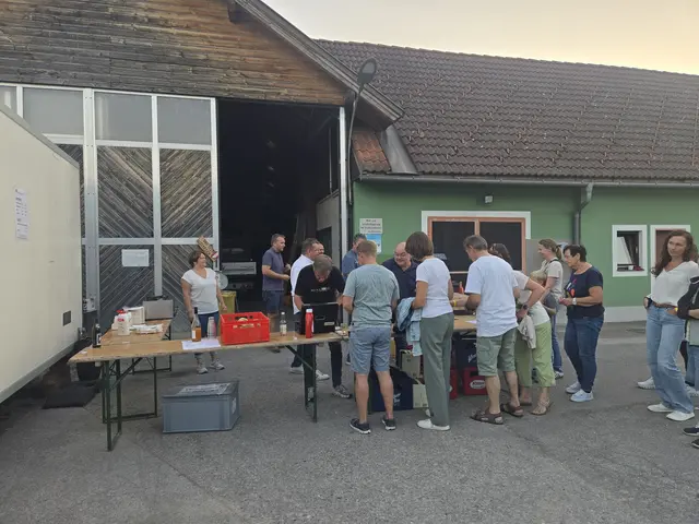 Schon vor Beginn des Films bildete sich eine lange Schlange bei der Popcornmaschine. | Foto: Julia Steyrer
