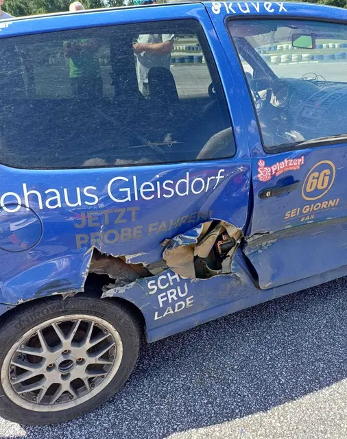 Der Unfallschaden beim ersten Rennen.  | Foto: Blue Eyes Racing