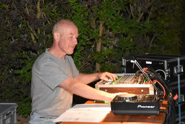Die Besucherinnen und Besucher werden bei den Dimbacher Festspielen zu eindrucksvollen Szenen der Theatergeschichte entführt.  | Foto: Robert Zinterhof