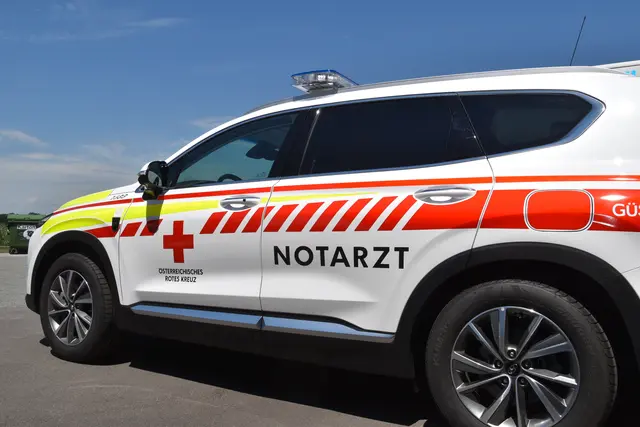 Ein 24-Jähriger krachte frontal gegen das Heck eines Sattelfahrzeuges, der Notarzt konnte nur noch den Tod des jungen Mannes feststellen. (Symbolbild)  | Foto: Martin Wurglits