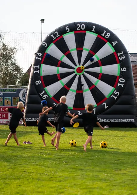 Treffsicherheit war beim Fußball-Dart gefragt. | Foto: UFC Neukirchen