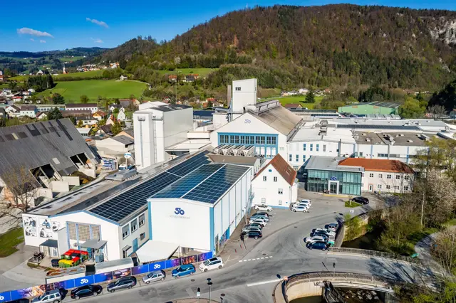 Im Betriebsgebäude von Stoelzle Oberglas kann man sich typisieren lassen. | Foto: Rusk Video