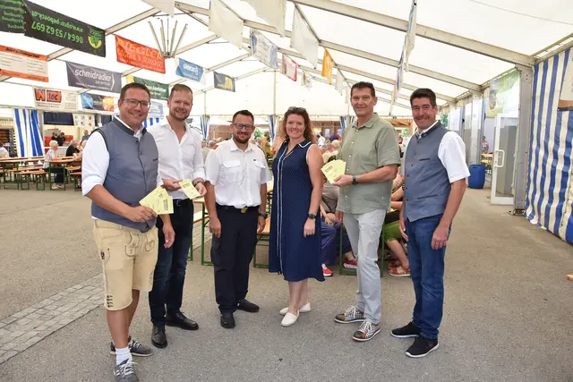  Bürgermeister Christian Haberhauer, Ortsvorsteher Andreas Gruber, Kommandant FF Preinsbach Florian Tietze, Gemeinderätin Michaela Müller-Guttenbrunn, Stadtrat Helfried Blutsch und Stadtrat Stefan Jandl | Foto: Stadt Amstetten