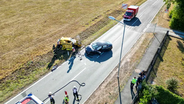Die Straße war vorübergehend gesperrt. | Foto: Bezirksfeuerwehrkommando Oberwart/Alexander Flaschberger