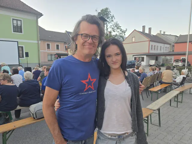 Alexander und Lily Syllaba vom Cinema Paradiso freuten sich über den großen Andrang beim Sommerkino in Türnitz. | Foto: Julia Steyrer