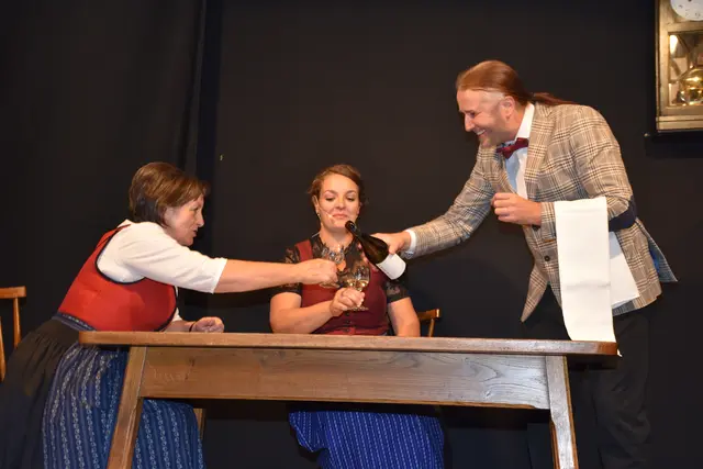 Die Besucherinnen und Besucher werden bei den Dimbacher Festspielen zu eindrucksvollen Szenen der Theatergeschichte entführt.  | Foto: Robert Zinterhof