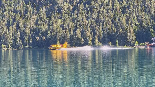 Italienisches CANADAIR-Löschflugzeug am Weissensee. | Foto: Florian Steiner, Katastrophenschutz Land Kärnten
