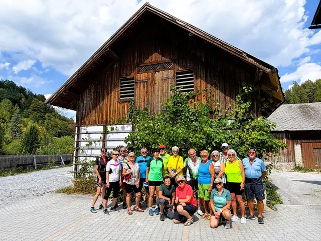 Bei der Plöttigmühle: Renate Hadolt, Heidemarie Edelmaier, Martina Birkner, Helga Beyerl, Judith Pradl, Manfred Pradl, Karin Gramm, Ludwig Plaimer, Gertrude Daxböck, Walter Daxböck, Erika Schwarzer, Erwin Krippel, Johanna Aschauer, Erna Praschl, Ludwig Edelmaier, Veronika Gerl, Walter Birkner | Foto: Naturfreunde Traisen