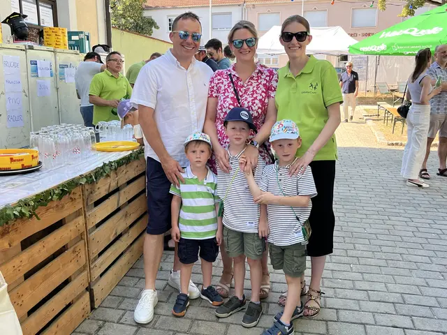 Am Kirtag trifft sich die Familie