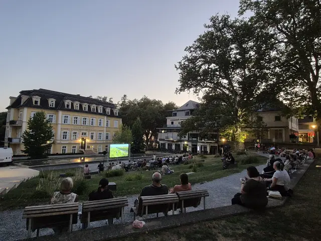 Kinoabend am idyllischen Hauptplatz in Bad Gleichenberg | Foto: KEM