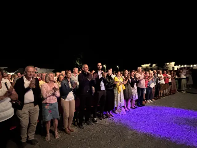 Das zahlreich erschiene Publium dankte Saso Avsenik und den Oberkrainern mit Standing Ovations | Foto: MeinBezirk/W. Fischer