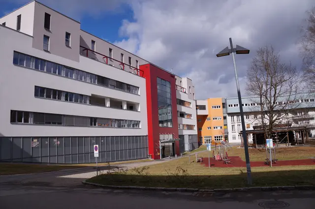 Die Reha Bruck und das Physikalische Ambulatorium sind im Brucker Gesundheitszentrum angesiedelt. Die Reha ist nun endlich auch für Pensionistinnen und Pensionisten zugänglich. | Foto: MeinBezirk/Angelika Kern