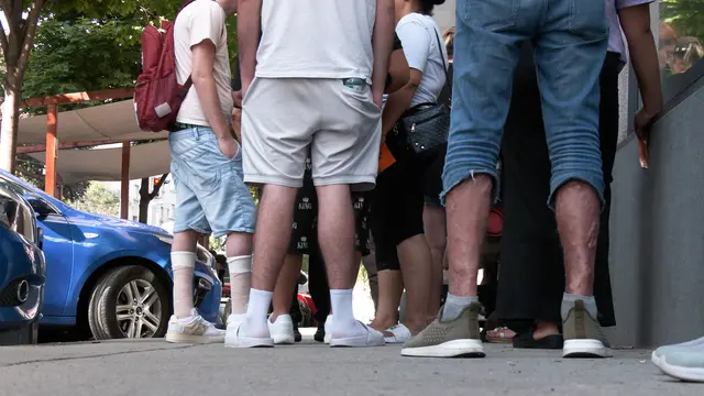 Kurze Hosen und Leiberl: Das Gesundheitszentrum des Neunerhauses ist auch im Sommer stark gebucht. Die Hitze ist für Obdachlose besonders gefährlich. | Foto: Andreas Pölzl/MeinBezirk