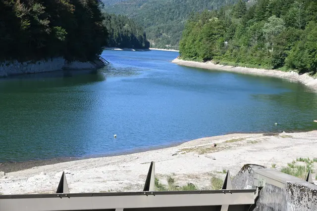 Der Wiestal-Stausee hat so wenig Wasser wie schon seit Jahren nicht. | Foto: Josef Wind