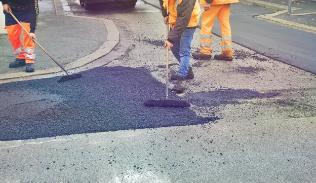 Die Stadt Linz investiert 777.000 Euro in die Sanierung von vier Straßenabschnitten – konkret in der Dametzstraße, im Zeillingerweg, Am Aufeld sowie in der Wegscheider Straße.  | Foto: Raffmaster/smarterpix