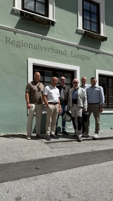 V. li.: Landtagsabgeordneter Eduard Egger (Vizebürgermeister in Tamsweg), Herbert Eßl (Bürgermeister in Mauterndorf), Landtagsabgeordneter Karl Zallinger, Landesrat Wolfgang Fürweger, Manfred Sampl (Obmann Regionalverband Lungau) und Landtagsabgeordneter Markus Schaflechner (Geschäftsführung Regionalverband Lungau). (Mauterndorf, 28.7.2026) | Foto: Land Salzburg/Bernhard Kern