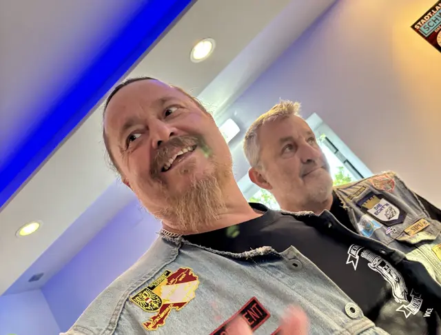 Zwei Biker