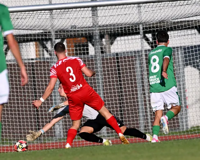 Der Moment für Francesco Riehle (Nr. 8): Der Völser Kapitän erzielte in dieser Szene den Führungstreffer. | Foto: Hassl