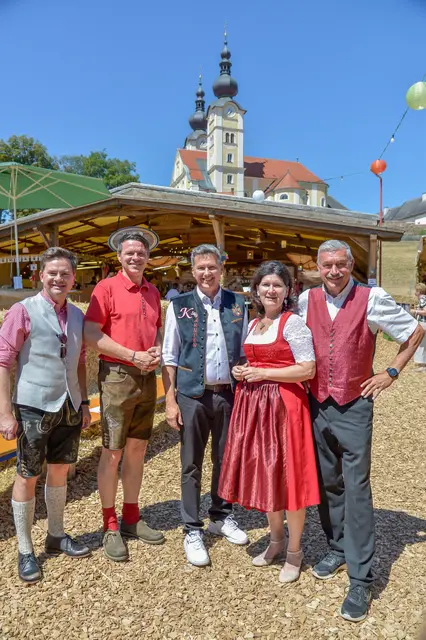 Die "Wallfahrt der Generationen" führte die Gackern-Besucher zur Basilika Maria Loreto, ehe auf der Loretowiese gemeinsam gefeiert wurde. | Foto: Gerhard Pulsinger