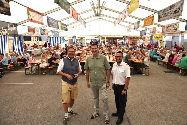 Bürgermeister Christian Haberhauer, Stadtrat Helfried Blutsch, Kommandant FF Preinsbach Florian Tietze | Foto: Stadt Amstetten