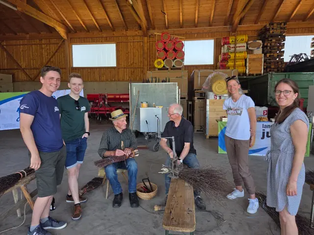 Workshop "Besen binden" | Foto: Landjugend Haag a. H.