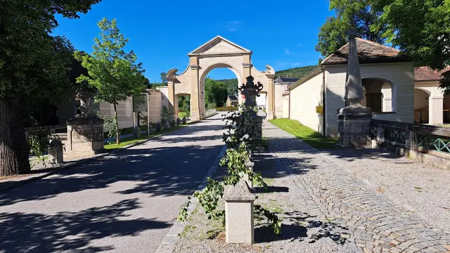 Durch das Wiener Tor hindurch und schon sehen wir ... | Foto: © Silvia Plischek