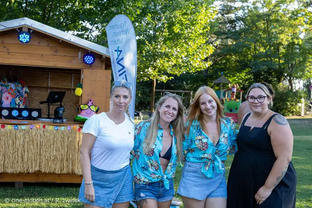 Die "Ananas-Gang" mit Sandra Vodnek (2. von links). | Foto: cine-motion.at / R. Ivanek