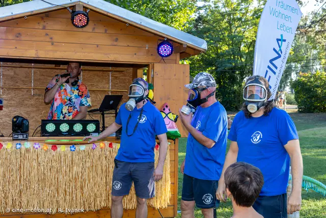 Kostümvorstellung der Bademeister bei der Wahl des originellsten Beachoutfits. | Foto: cine-motion.at / R. Ivanek
