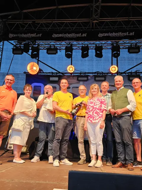 Beim Zwiebelfest wurde am Laaer Stadtplatz ausgelassen gefeiert. | Foto: Stadtgemeinde Laa/MeinBezirk
