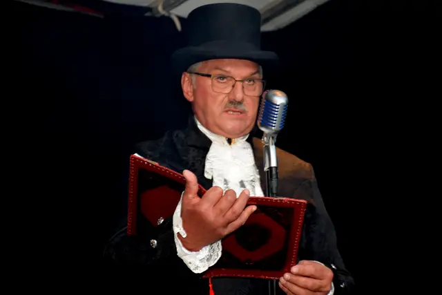 Die Besucherinnen und Besucher werden bei den Dimbacher Festspielen zu eindrucksvollen Szenen der Theatergeschichte entführt.  | Foto: Robert Zinterhof