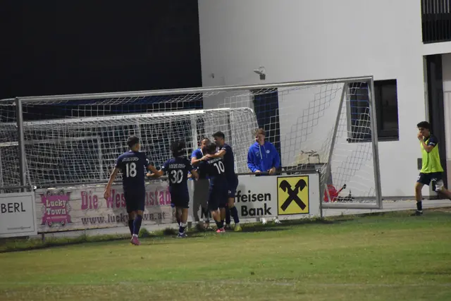 Großpetersdorfs Kicker jubelten über den dritten Treffer und Sieg. | Foto: MeinBezirk/Michael Strini