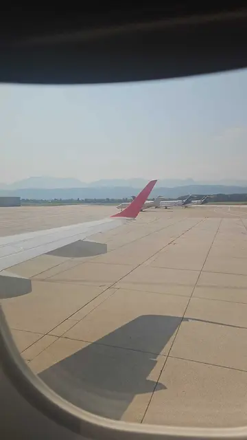 Ein Flugpilot verweigerte am Flughafen Klagenfurt zwei männlichen Personen aufgrund von Alkoholisierung die Mitnahme bei einem Flug nach Mallorca. (Symbolfoto) | Foto: Privat