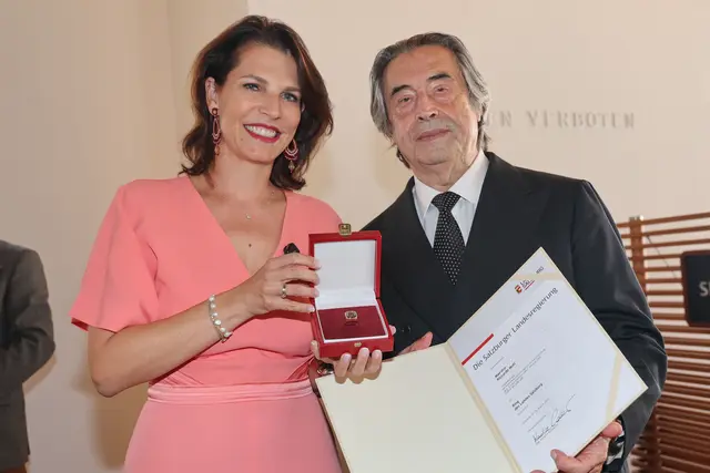 Landeshauptfrau Karoline Edtstadler und Riccardo Muti  | Foto: Land Salzburg / Franz Neumayr