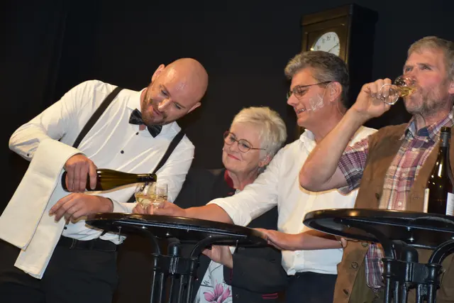 Die Besucherinnen und Besucher werden bei den Dimbacher Festspielen zu eindrucksvollen Szenen der Theatergeschichte entführt.  | Foto: Robert Zinterhof