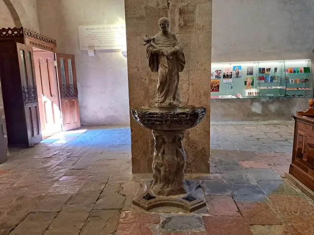 Nun geht's wieder nach draußen in den Stiftshof. ... | Foto: © Silvia Plischek
